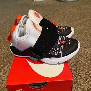 Toddler 9c Nike Huaraches